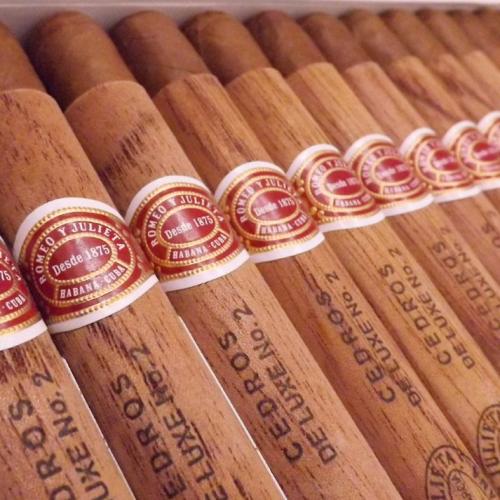 Romeo y Julieta Cedros de Luxe No. 2 - Box of 25