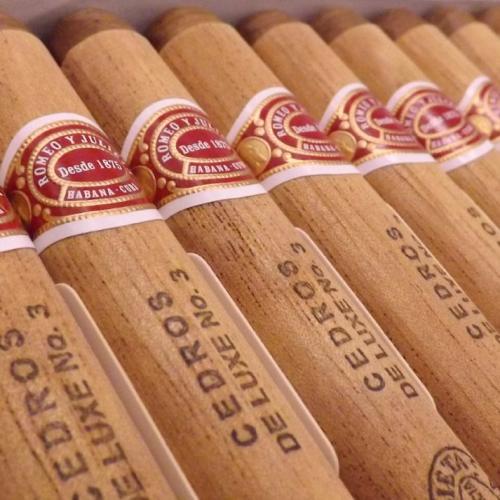 Romeo y Julieta Cedros de Luxe No. 3 Cigar - Box of 25