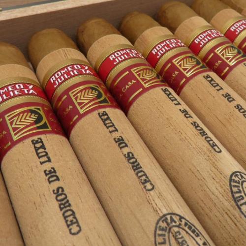 Romeo y Julieta Cedros de Luxe LCDH - Box of 10