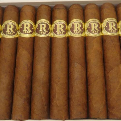 Vegas Robaina Famosos Cigar - Box of 25